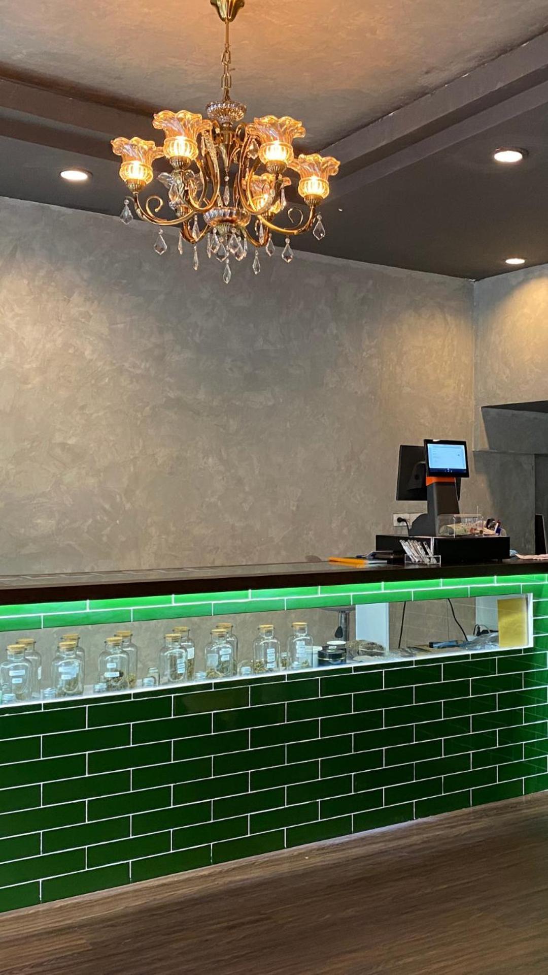 Bud Brew Beyond Dispensary And Hotel Банкок Екстериор снимка