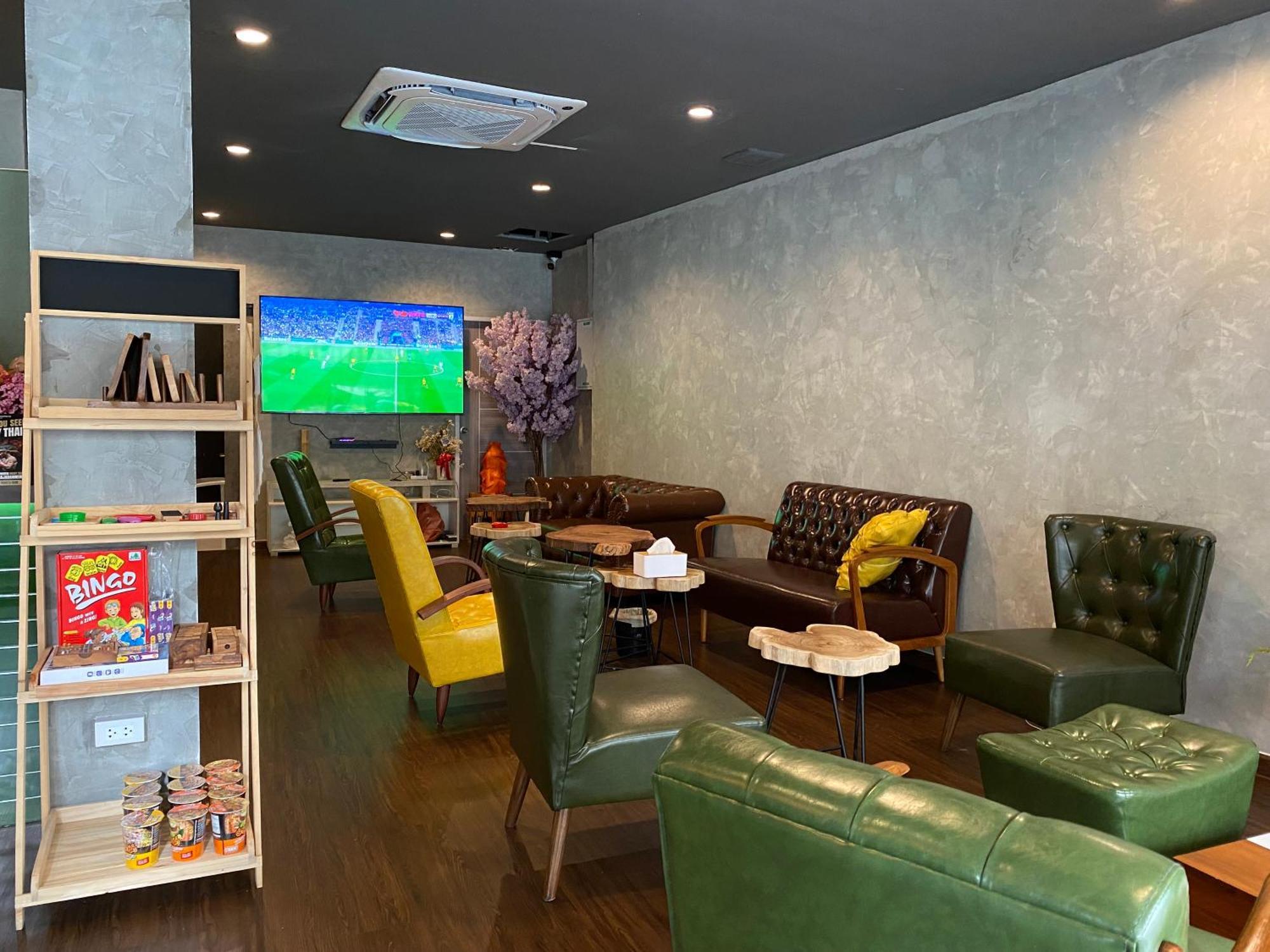 Bud Brew Beyond Dispensary And Hotel Банкок Екстериор снимка